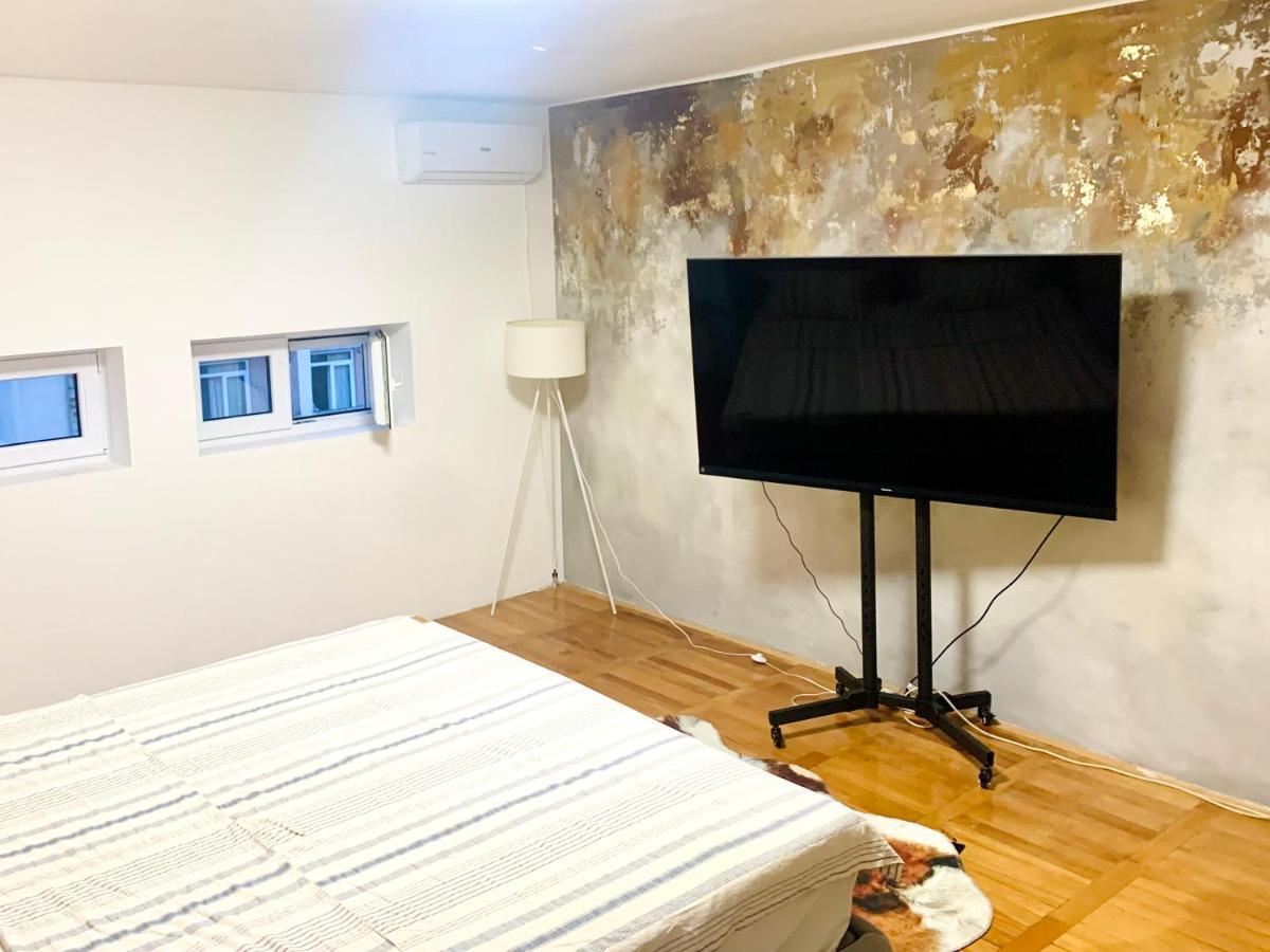 City Center Square Deluxe Nest Подгорица Экстерьер фото